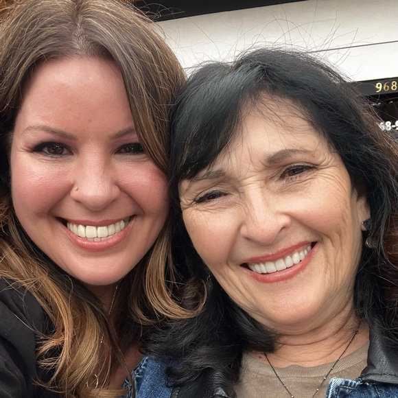 𝐃𝐄𝐂𝐄𝐌𝐁𝐄𝐑 𝟏𝟒!! POSHMARK TURNS 13!! Posh + Connect 12/14/2024 12pm - Picture 13 of 15